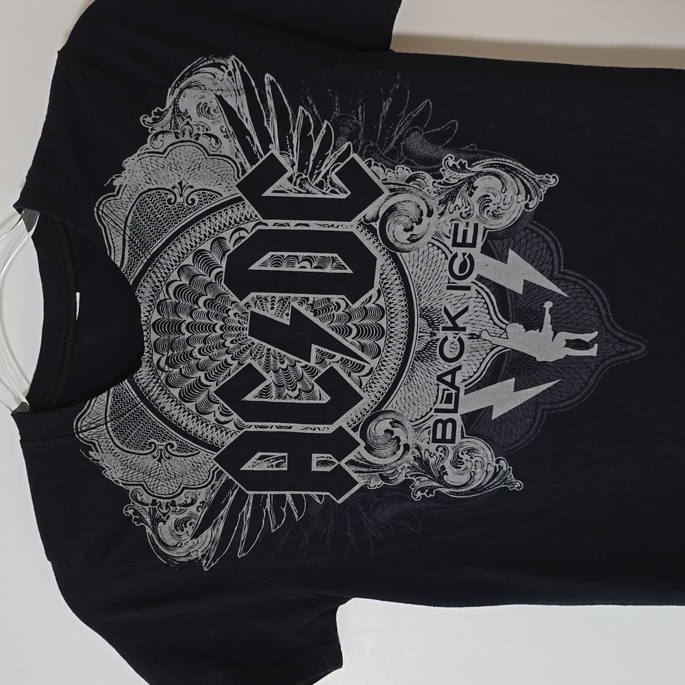 Vintage AC/DC Black Ice Tour Ladies Tee Size S/M - Picture 2 of 5